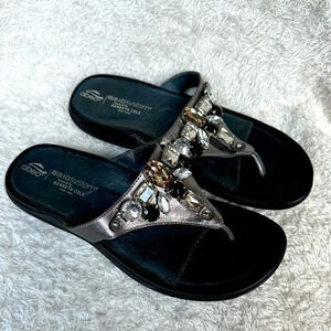 abeo US 7.5M Kenneth Cole BRANDY Pewter Leather Thong Sandals Shoes Gems Chains